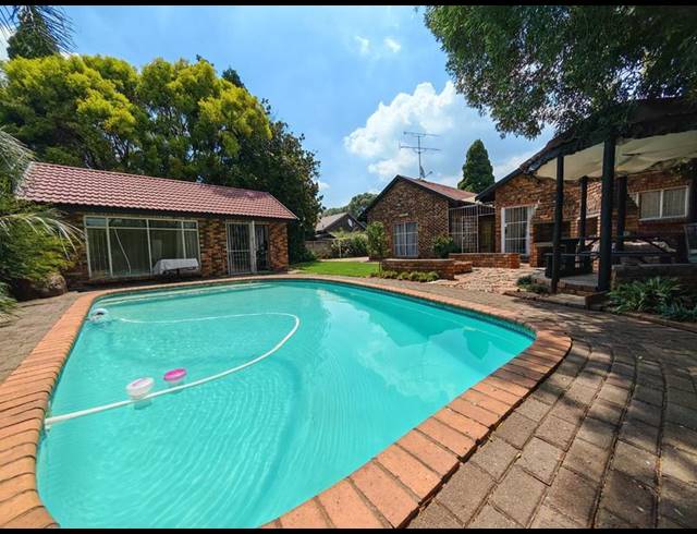 3 BEDROOM HOUSE FOR SALE IN VANDERBIJLPARK SE 3